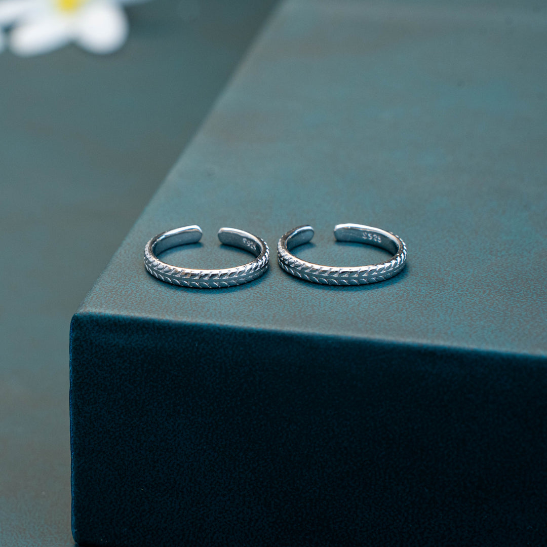 Comfort Fit Plain Silver Toe Ring Design for Women