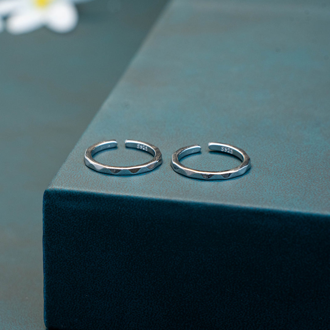 Minimal Shop Plain Silver Toe Ring Online
