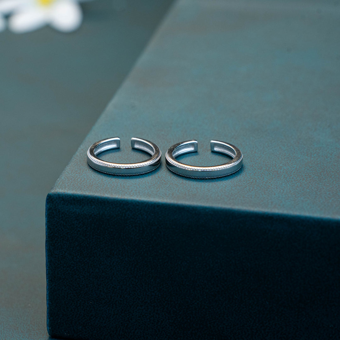 New Design Elegant Plain Silver Toe Ring Design
