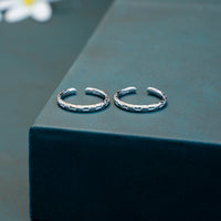 Traditional CZ Stone Silver Toe Ring Design
