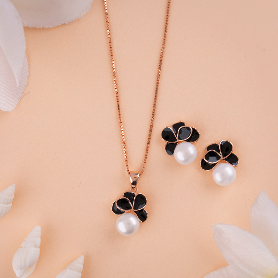 Trendy Enamel Italian Rose Gold Chain Pendant Set | Office Wear